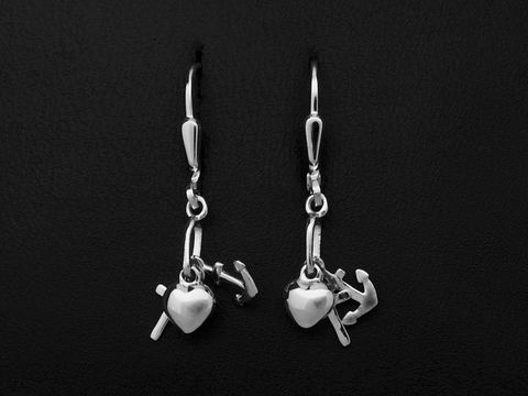 Silber Ohrringe mit den Motiven Glaube Liebe Hoffnung, rhodiniert, von Juwelier Harnisch, Ohrhänger mit stein. Elegantes Design mit herzförmigem Anhänger und weiteren Details.