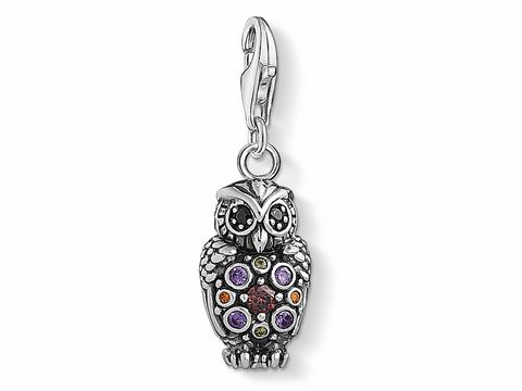 Charm-Anhänger Eule aus Silber von Thomas Sabo, Modell 1479-643-7, kunstvoll verziert mit bunten Steinen und liebevoll gestaltet, ideal für individuelle Schmuckstücke.