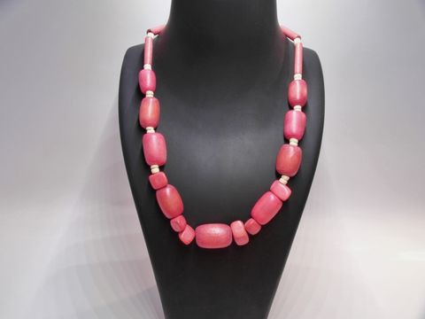 61911-0 Holzkette aus naturbraun und rot, Länge 60 cm, gestaltet mit bunten Holzperlen, hergestellt von Juwelier Harnisch, idealer Schmuck für stilvolle Akzente.