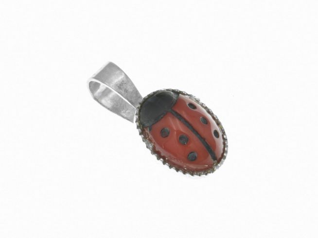 Anhänger Marienkäfer aus Sterling Silber mit lackierter rot-schwarzer Oberfläche, poliert und schnuckelig, hergestellt von Juwelier Harnisch, ideal für Kinder.