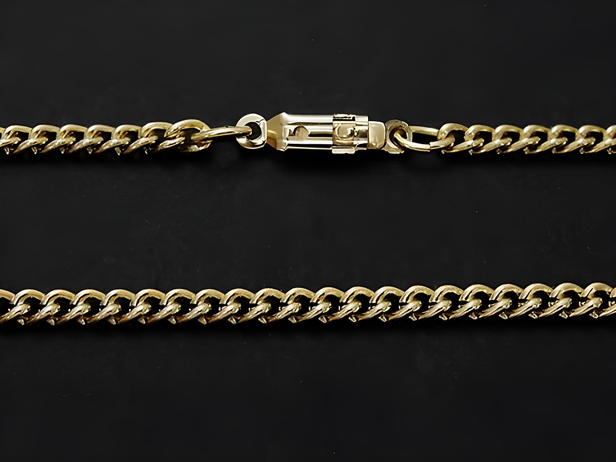 Goldfarbene Panzerkette mit den Maßen 3,5 x 2,1 mm und einer Länge von 71,5 cm, hergestellt von Juwelier Harnisch. Ideal für stilvolle Akzente.