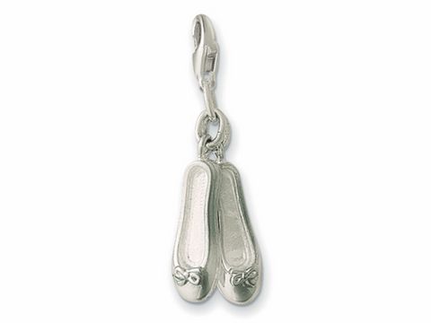 Charm Anhänger von Thomas Sabo in Form von Ballerinas aus Silber, detailreiche Darstellung mit Schleife, ideal für Schmuckliebhaber und Sportbegeisterte.