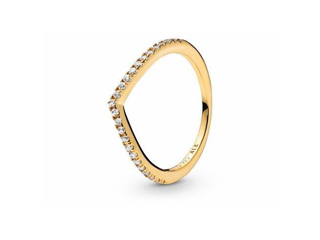 Funkelnder Wishbone Ring von Pandora in Gelbgold Vergoldung mit Zirkonia, Größe 64. Der Ring hat eine elegante V-Form und ist an der Oberseite mit glitzernden Steinen verziert.