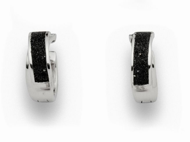 DUR Ohrringe Saturn aus Sterling Silber mit schwarzer Oberfläche, modernes Design, elegant und zeitlos, ideal für verschiedene Anlässe.