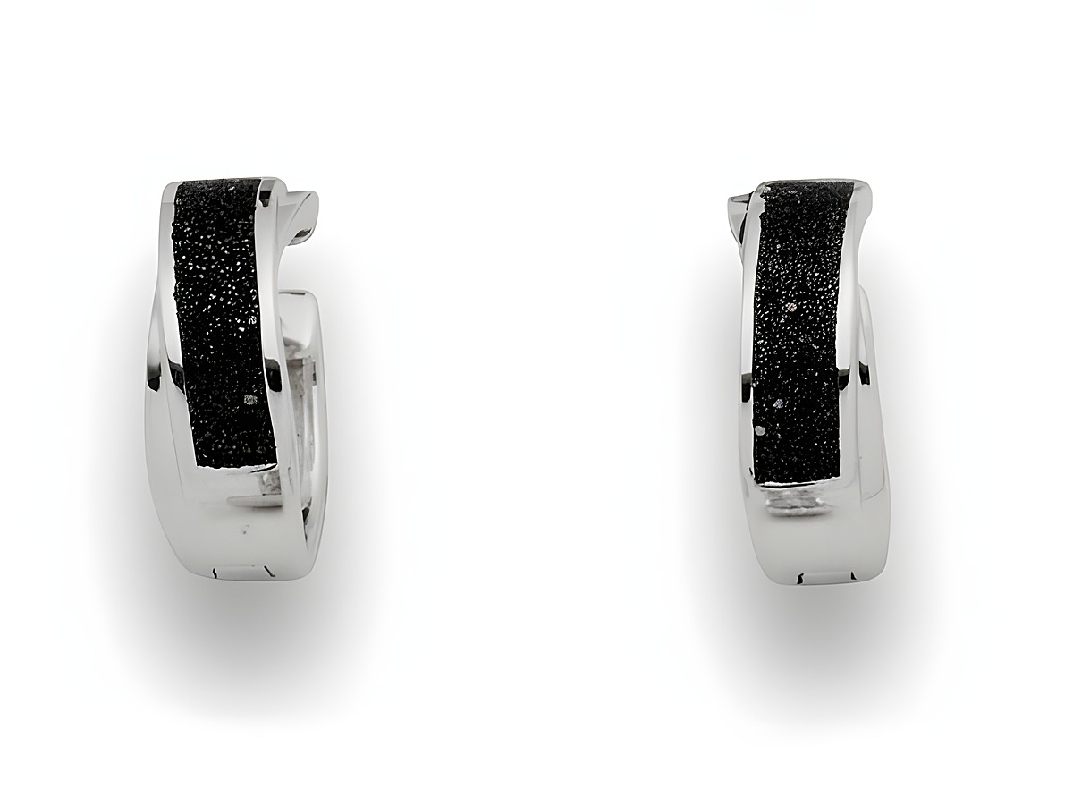 DUR Ohrringe Saturn aus Sterling Silber mit schwarzer Oberfläche, modernes Design, elegant und zeitlos, ideal für verschiedene Anlässe.