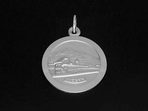 Luzern Anhänger aus Silber rhodiniert, rund geformt, mit einer Prägung der Stadtansicht von Luzern, Hersteller Juwelier Harnisch, Europas Anhänger.