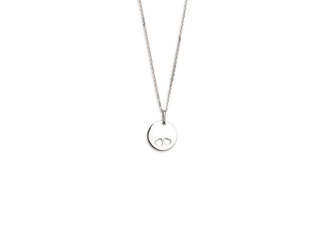 Elegante Xenox Sterling Silber Kette XS3545 in 40-45 cm mit einem runden Anhänger, der zwei herzförmige Aussparungen zeigt, symbolisiert Liebe und Zuneigung.
