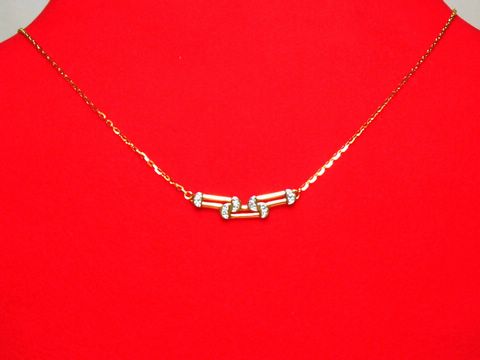 Collier Kette 333 Mittelteil bicolor mit vier Diamanten, 40 cm lang, hergestellt von Juwelier Harnisch, elegantes Design in gold und weiß.