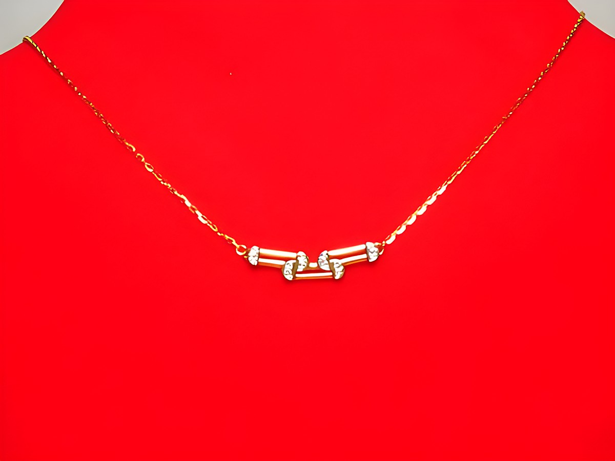 Collier Kette 333 Mittelteil bicolor mit vier Diamanten, 40 cm lang, hergestellt von Juwelier Harnisch, elegantes Design in gold und weiß.