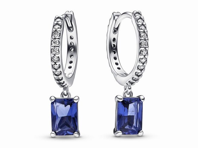 Ohrringe von Pandora aus Sterling Silber mit Steinmix in Blau, funkelt mit klaren Steinen am oberen Teil und einem rechteckigen blauen Stein im Zentrum, Modellnummer 292381C01.