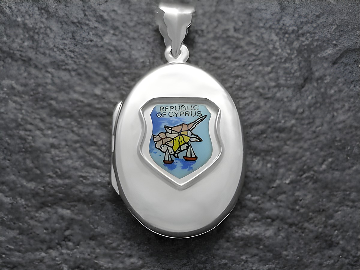 Silbermedaillon mit dem Wappen der Republik Zypern auf der Vorderseite, Hersteller Juwelier Harnisch, Teil der Europa Medaillons, ideal als Schmuckstück oder Sammlerstück.