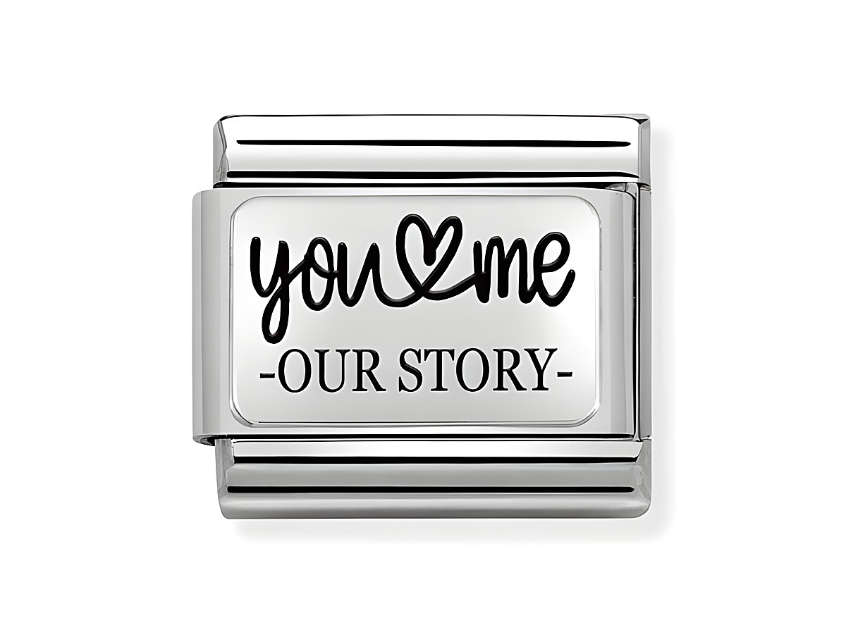 Charm aus Edelstahl und Sterling Silber von Nomination mit der Inschrift you me - OUR STORY, elegantes Design für persönliche Geschichten und emotionale Verbindungen.