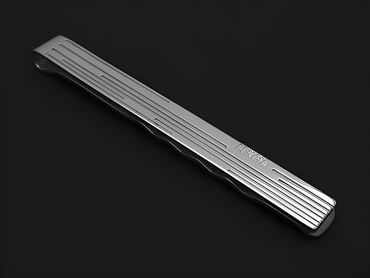 Moderne Krawattenklammer aus 925 Silber mit einem eleganten Design. Maße: 67,3 x 7,6 x 5,8 mm. Hersteller: Juwelier Harnisch. Ideal für stilvolle Auftritte.