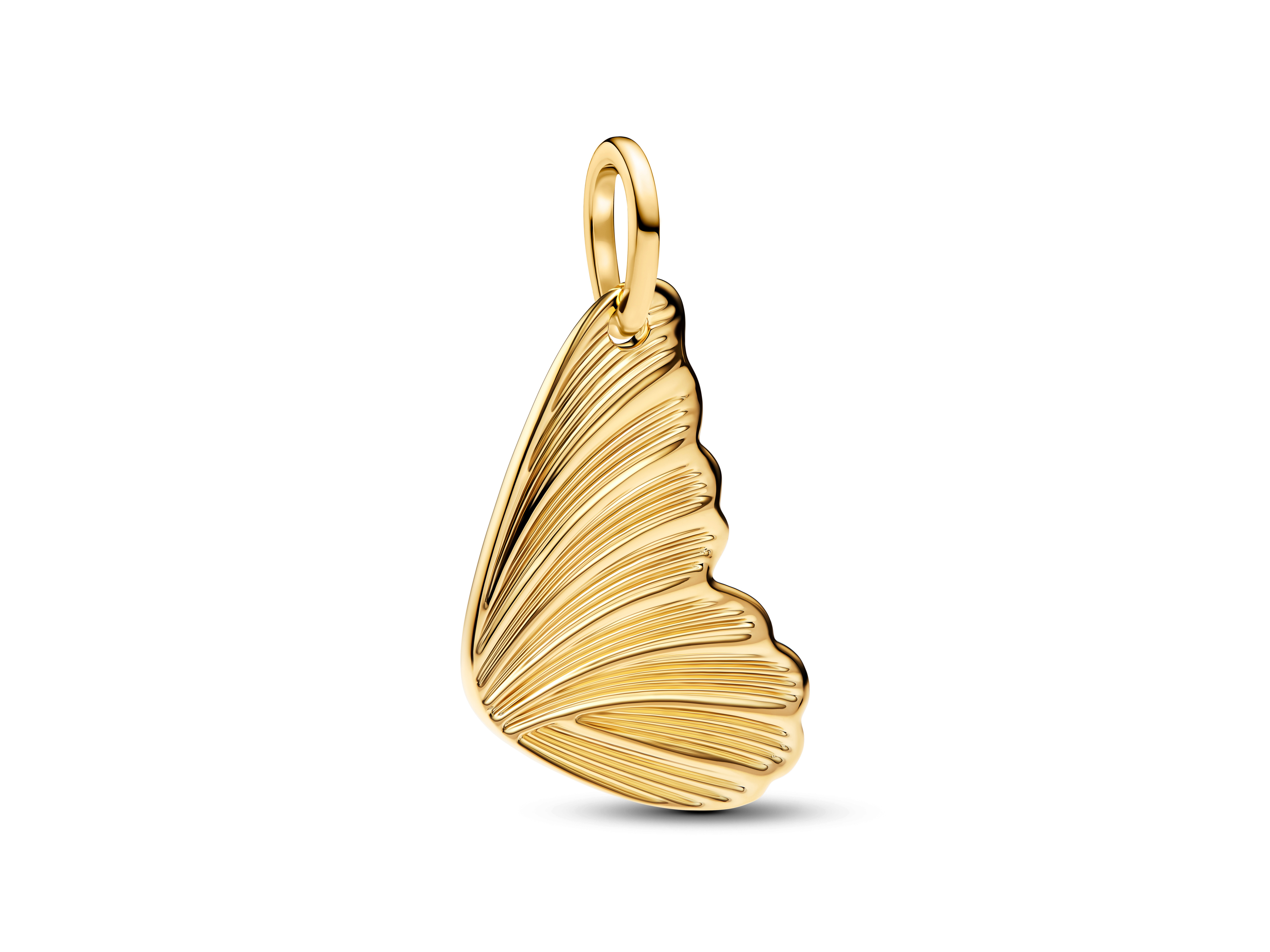 Eleganter Schmetterlingsflügel Anhänger aus gelbgold vergoldetem Material von Pandora, mit feinen Linien und glänzender Oberfläche, ideal als modisches Accessoire in der neuen Kollektion.
