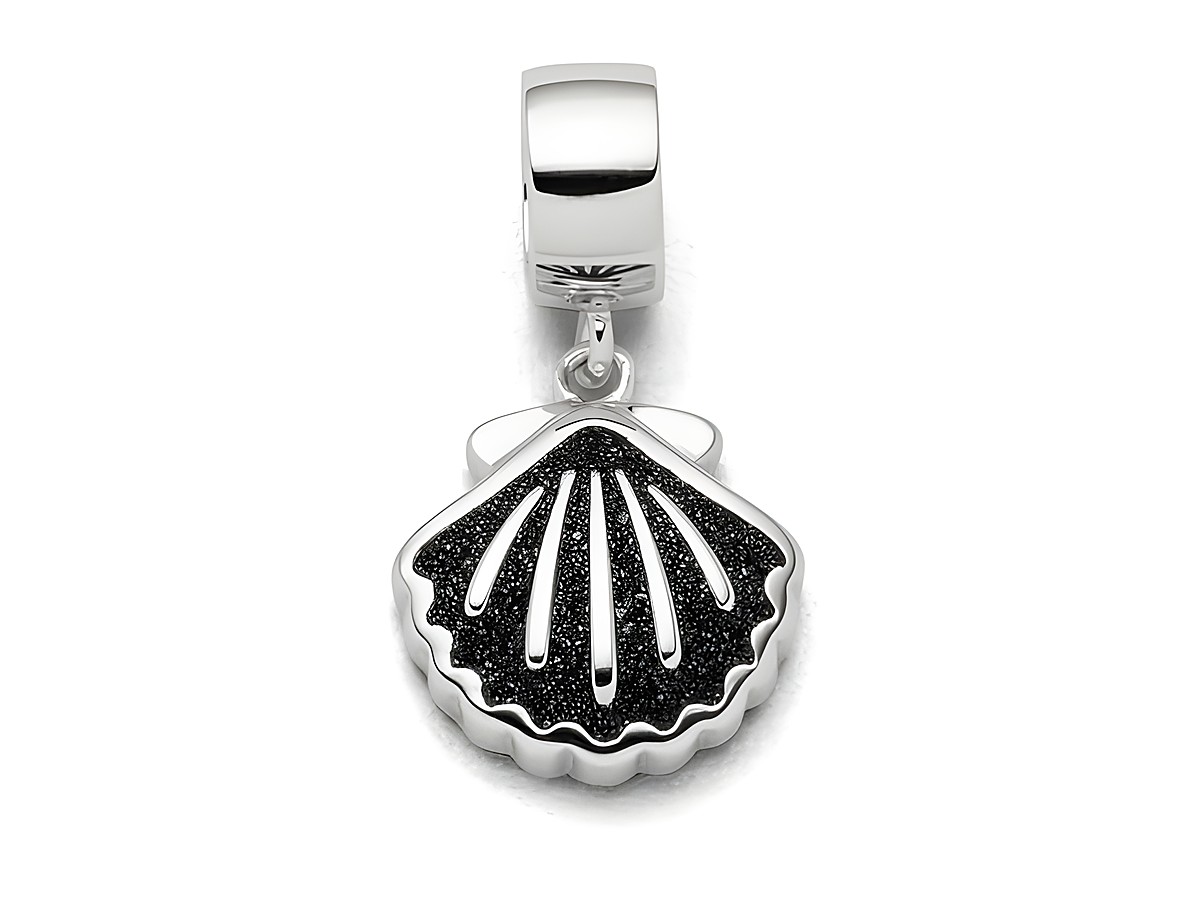 Sterling Silber Charm in Form einer Muschel mit schwarzem Lavasand. Das Design ist elegant und detailreich, perfekt für individuellen Schmuck. Hersteller: DUR, Modell F317.