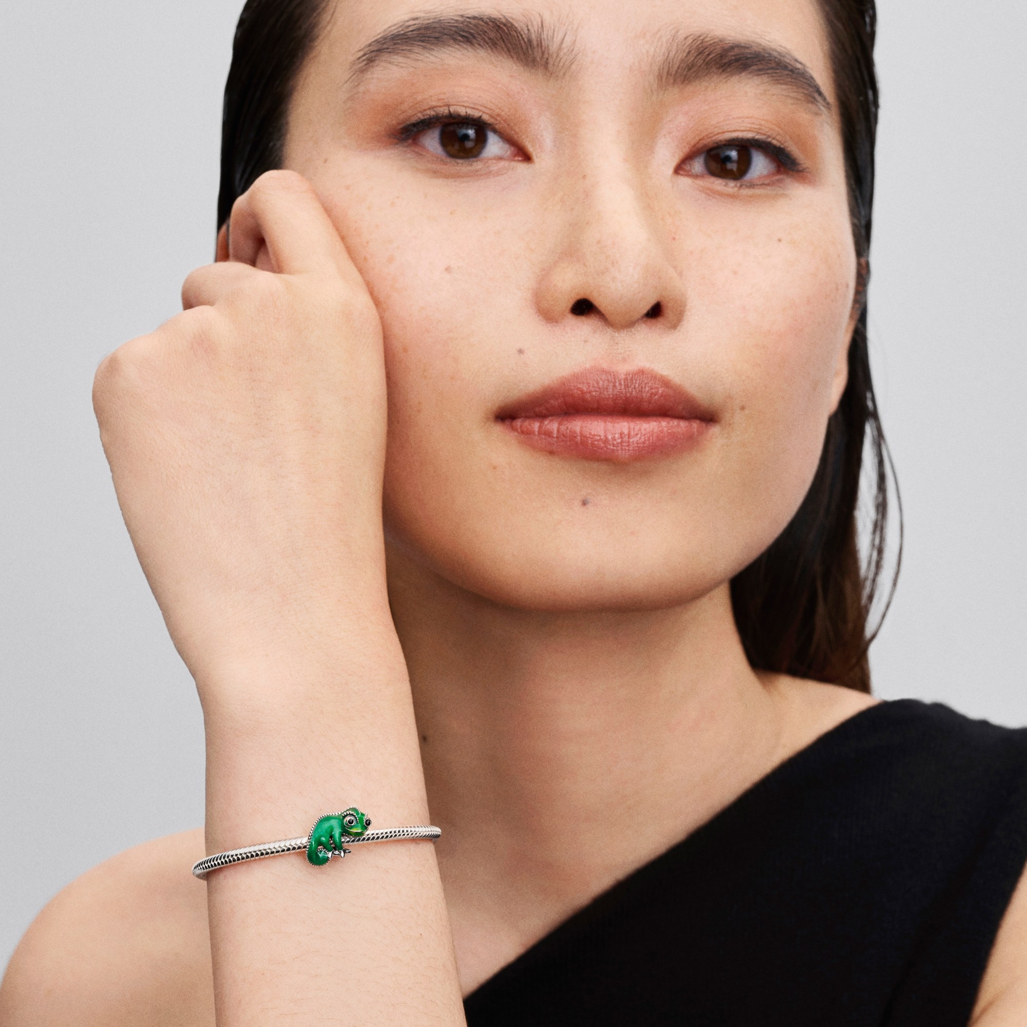 Pandora Disney Rapunzel neu verföhnt Pascal farbwechselndes Charm - Sterling Silber - Emaille Kristall Grün – Ansicht 5