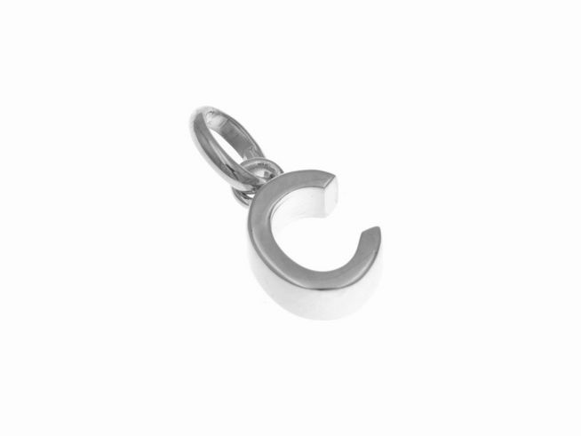 Anhänger aus rhodiniertem Sterling Silber in Form des Buchstabens C, poliert, präsentiert von Juwelier Harnisch, ideal als persönliches Schmuckstück oder Geschenk.