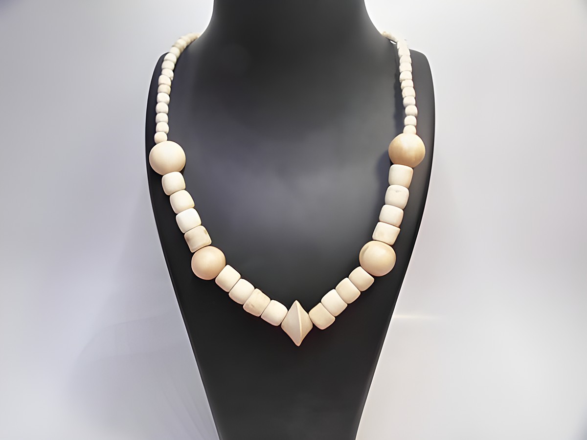 Holzkette Multiform 20 mm naturbraun 60 cm aus Holz, Schmuck von Juwelier Harnisch, elegant und zeitlos, ideal für jeden Anlass, liebevoll gestaltet und sorgfältig verarbeitet.