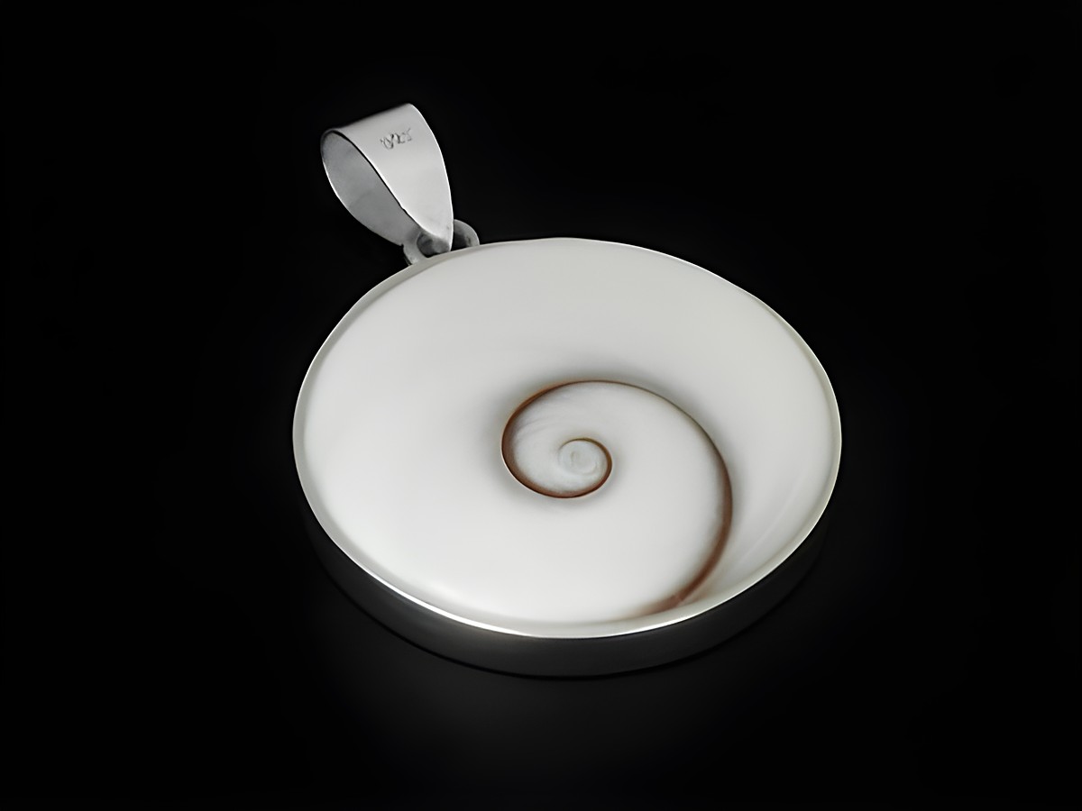 Silber Anhänger Lebensbaum mit Shiva Auge, symbolisch gestaltet, Hersteller Juwelier Harnisch, verziert mit weiteren Steinen, elegant und einzigartig im Design. – Ansicht 2