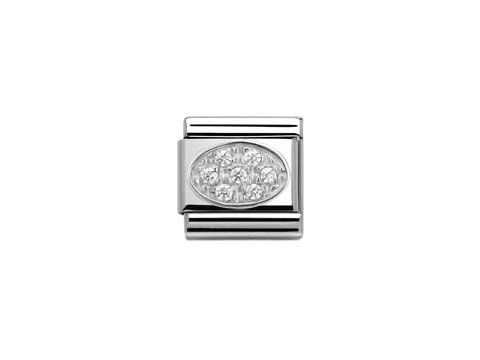 Silbernes Motiv aus Zirkonia mit ovalem Design, eingefasst in eine glänzende silberne Oberfläche. Ideal für stilvolle Armbänder von Nomination.