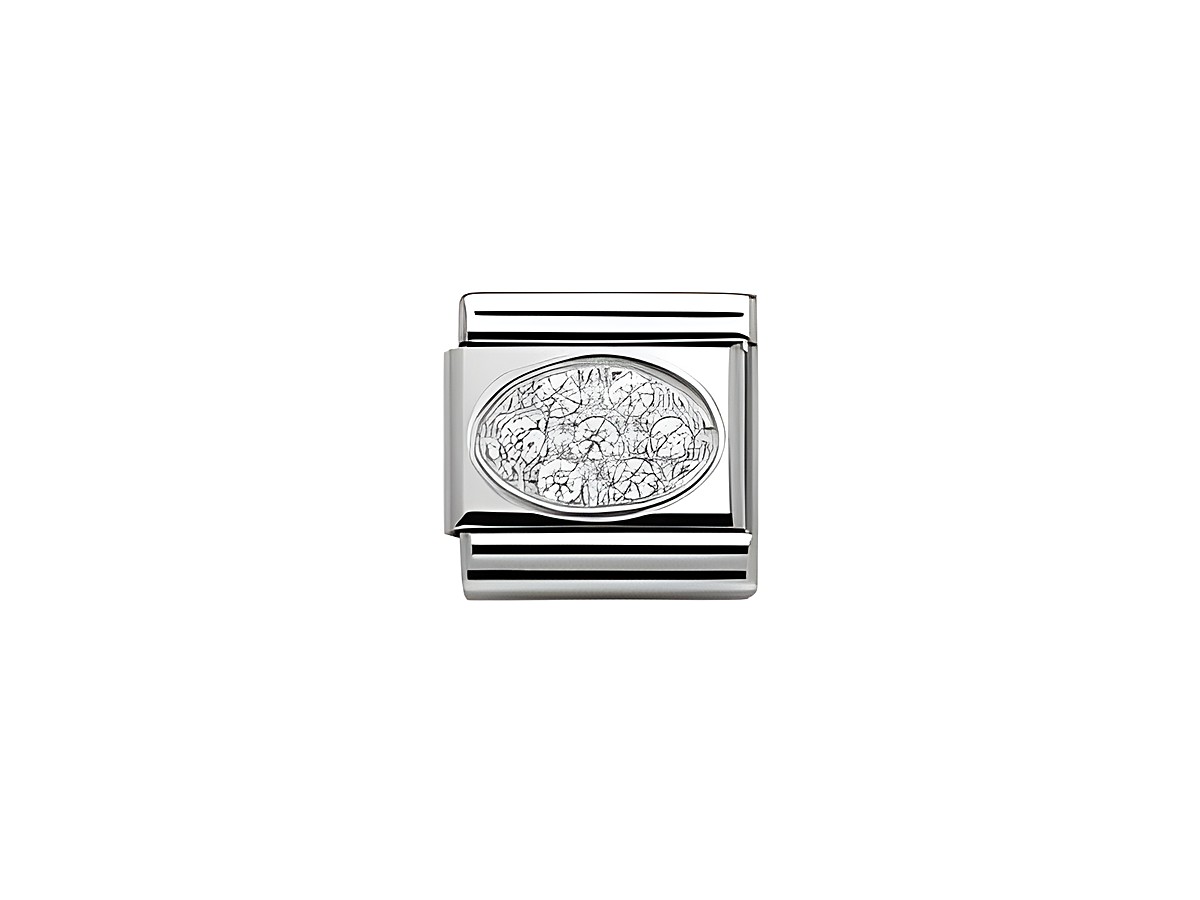 Silbernes Motiv aus Zirkonia mit ovalem Design, eingefasst in eine glänzende silberne Oberfläche. Ideal für stilvolle Armbänder von Nomination.