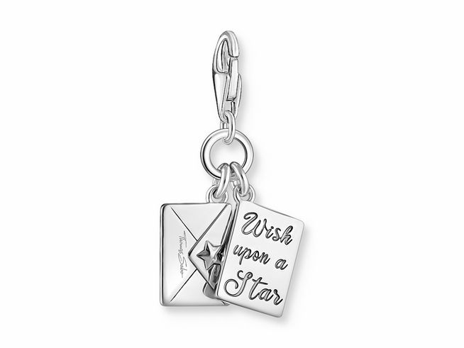 Charm-Anhänger von Thomas Sabo aus Silber mit Emaille und Zirkonia, bestehend aus einem Briefumschlag und einer Karte mit der Aufschrift Wish upon a Star, ideal zum Sammeln.