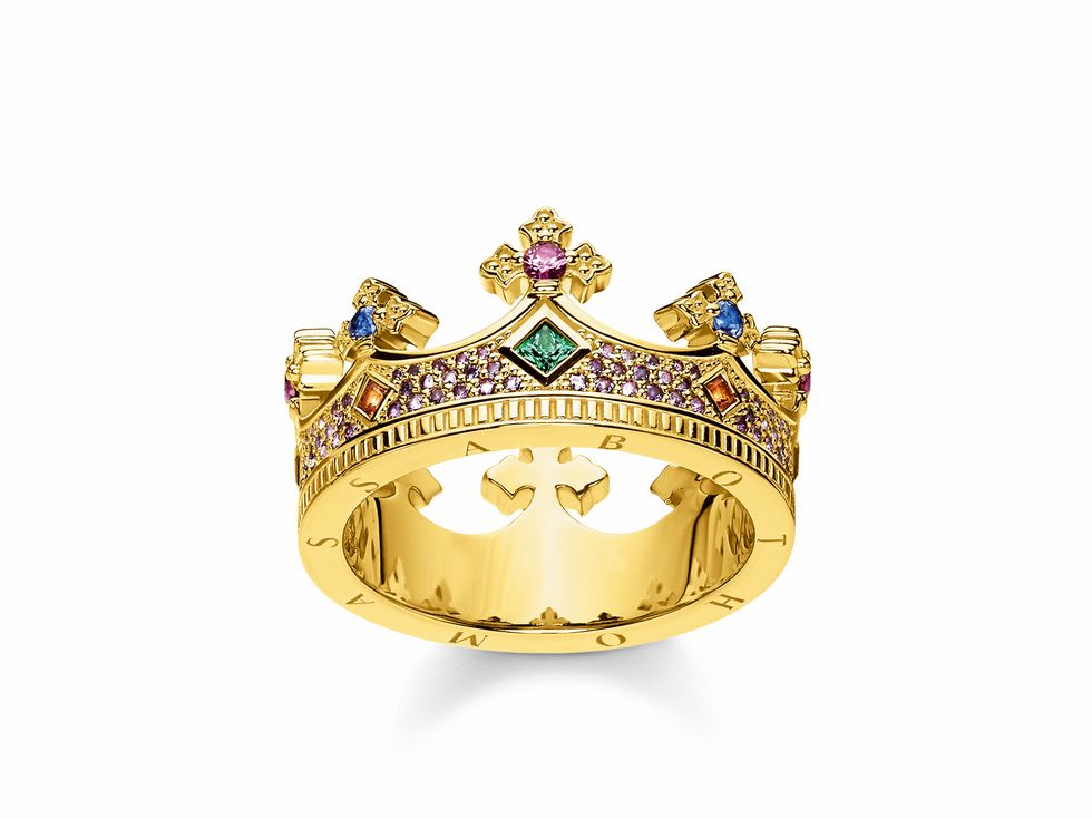 Der Ring von Thomas Sabo in Größe 54 ist aus vergoldetem Sterling Silber und hat ein krönendes Design mit mehrfarbigen Steinen, die funkelnd angebracht sind.
