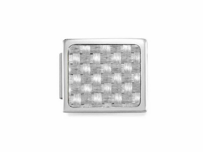 Edelstahl Charm mit einem geometrischen, geflochtenen Muster in grau und silber, passend für die Nomination Armbänder, hochwertig verarbeitet und ansprechend im Design.