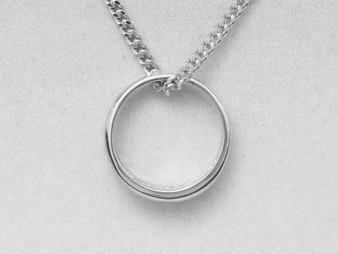 Taufring aus Sterling Silber, schlicht und elegant, mattiert, gefertigt vom Juwelier Harnisch, ideales Schmuckstück für besondere Anlässe.