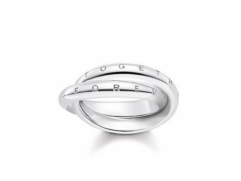 Der Thomas Sabo Ring TR2129-001-21-48 FOREVER TOGETHER in Größe 48 zeigt zwei miteinander verbundene Ringe mit der Prägung Forever und Together in elegantem Silberdesign.