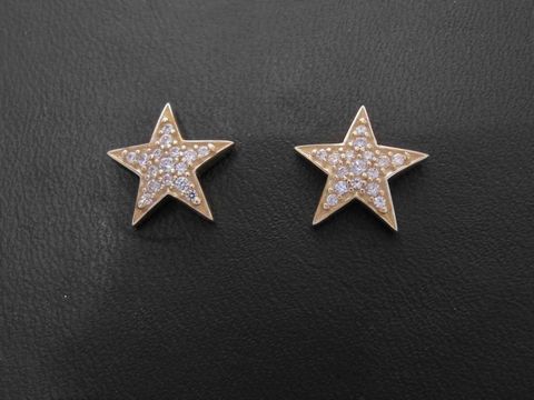 Gold Ohrringe in Sternform mit Zirkonia PAVE von Juwelier Harnisch, funkeln elegant und verleihen jedem Outfit einen besonderen Glanz. Ideal für den stilvollen Auftritt.
