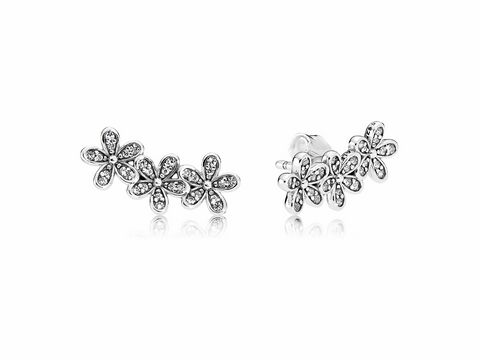 Glanzvolle Blümchen Ohrringe aus Silber von Pandora, mit funkelnden Zirkonia besetzt, zeigen ein florales Design in elegantem Stil. Ideal für jeden Anlass.