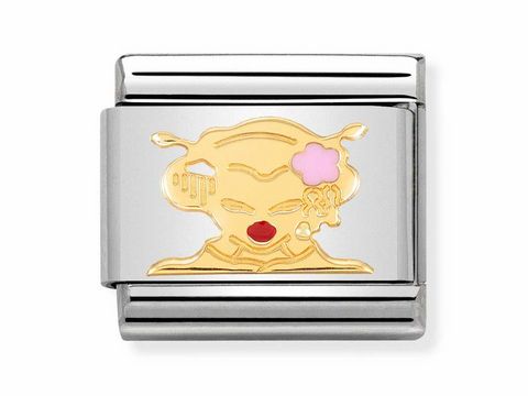 Die Schmuckplatte zeigt das stilisierte Gesicht einer Geisha, gefertigt aus Emaille und Gold auf einem silbernen Hintergrund, ideal für ein modisches Armband.