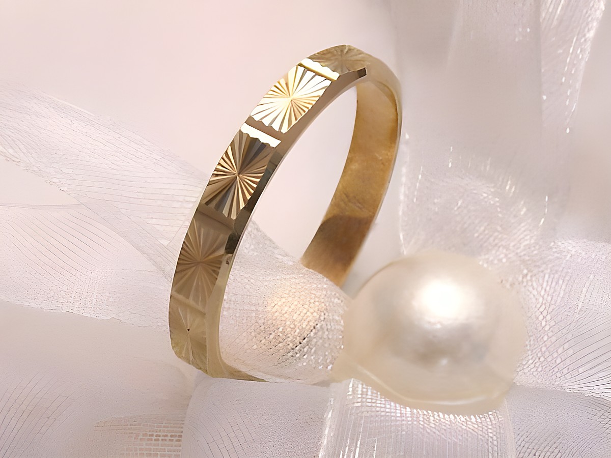 Trauring Ehering CHARMING in Gold 333, Größe 64/20,4, mit einem feinen, strukturierten Design, elegant und zeitlos, perfekt für den besonderen Anlass, Hersteller Juwelier Harnisch.