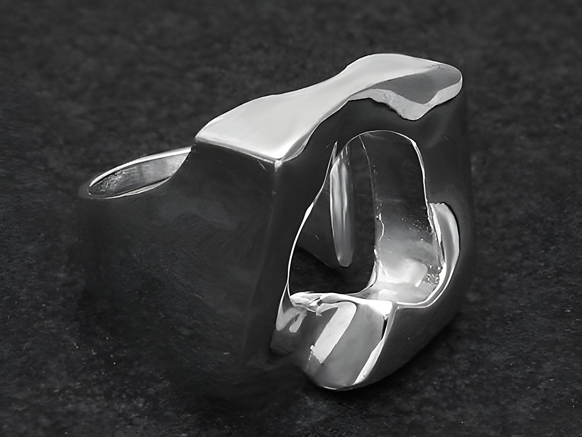 Silberring DESIGN EXTRAVAGANT Gr. wenig verstellbar, Hersteller Juwelier Harnisch, ohne Stein, mit moderner, organischer Form und glänzender Oberfläche, optimal für stilbewusste Träger.