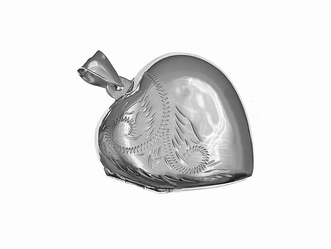 Medaillon Herz mit Ranke in Silber, ausdrucksstark gestaltet, Hersteller Juwelier Harnisch, eignet sich perfekt als Schmuckstück für besondere Anlässe oder als liebevolles Geschenk.