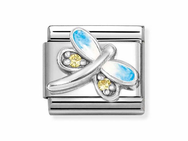 433032110-0 Ein Silberanhänger von Nomination mit einer farbenfrohen Libelle in Hellblau und Gelb, verziert mit Zirkonia und weißem Emaille. Das Design strahlt Leichtigkeit und Eleganz aus.