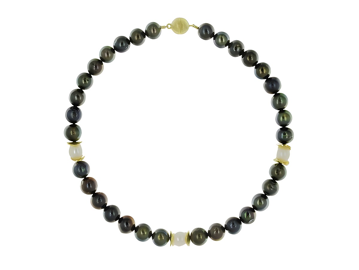 Süßwasser-Zuchtperlen Kette in Violett-Grün und Weiß mit einem Durchmesser von 10,5-11 mm, Länge 39 cm, Silberverschluss, Hersteller Juwelier Harnisch, zeitlos und elegant. – Ansicht 2