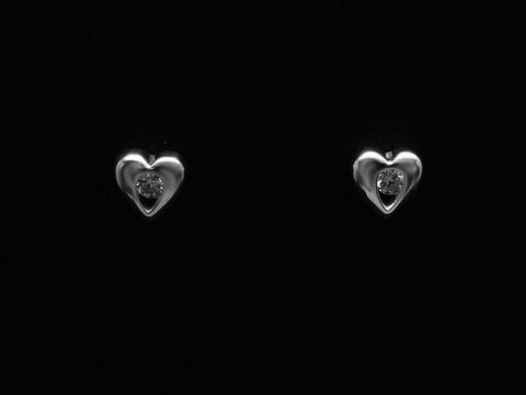 Ohrringe Herzen aus 925 Sterling Silber mit Zirkonia von Juwelier Harnisch, elegante und zeitlose Schmuckstücke, ideales Accessoire für besondere Anlässe.