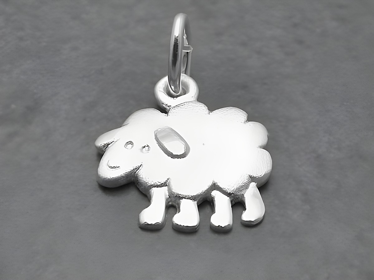 Schaf glanz-gesandelt aus Sterling Silber Anhänger des Herstellers Juwelier Harnisch, gestaltet in Form eines niedlichen Schafs mit sichtbarem Gesicht und Beinen.