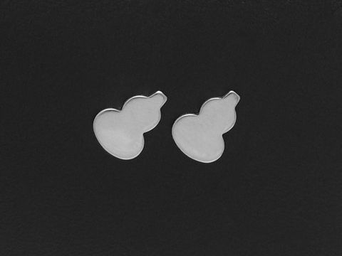 60845-0 Edelstahl Ohrringe im Design von Ohrsteckern, hergestellt von Juwelier Harnisch. Schlichte, moderne Form in hochwertigem Edelstahl, ideal für jeden Anlass.