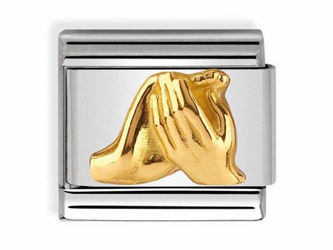 Eine goldene Darstellung von sich haltenden Händen auf einem silbernen Modul, Teil der Nomination Classic Liebenden von Teruel Kollektion, symbolisiert Liebe und Zusammenhalt.
