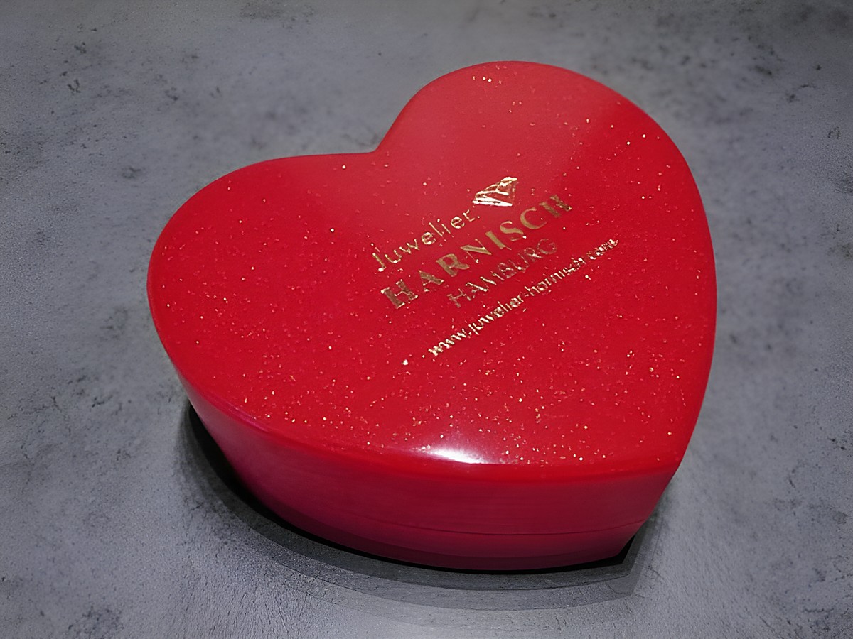 Geschenkschachtel in Herzform, rot glitzernd, mit der Größe 80 x 70 x 35 mm, Hersteller Juwelier Harnisch, ideal für kleine Geschenke und Schmuck. – Ansicht 2