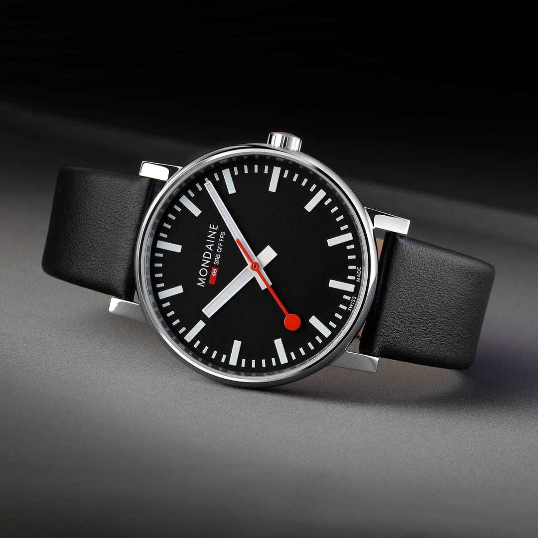Mondaine Uhr evo2 - 43 mm - Ziffernblatt Schwarz – Ansicht 5