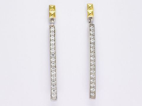 Silber Ohrringe im Stäbchen Design aus Sterling Silber mit funkelndem Zirkonia besetzt. Hersteller: Juwelier Harnisch, Zirkonia. Ideal für elegante Anlässe.