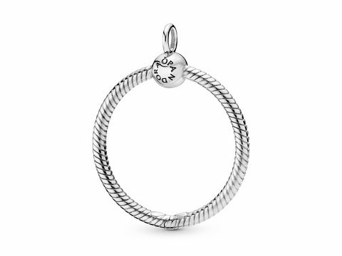 Mittlerer Sterling Silber Anhänger von Pandora mit einem gewundenen Design, geeignet für Ketten oder Charms, ohne Kette, eleganter und zeitloser Schmuck.