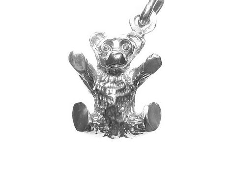 Eisbär Teddy Bär massiv aus rhodiniertem Sterling Silber, fröhlich sitzend mit ausgestreckten Armen, hergestellt von Juwelier Harnisch, ideal für Tierliebhaber und Schmuckliebhaber.