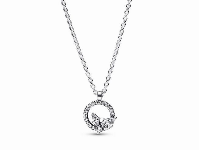 Funkelnde Herbarium Kreis und Cluster Anhänger Halskette von Pandora aus Sterling Silber in 45 cm Länge mit einem eleganten Design und glitzernden Elementen.