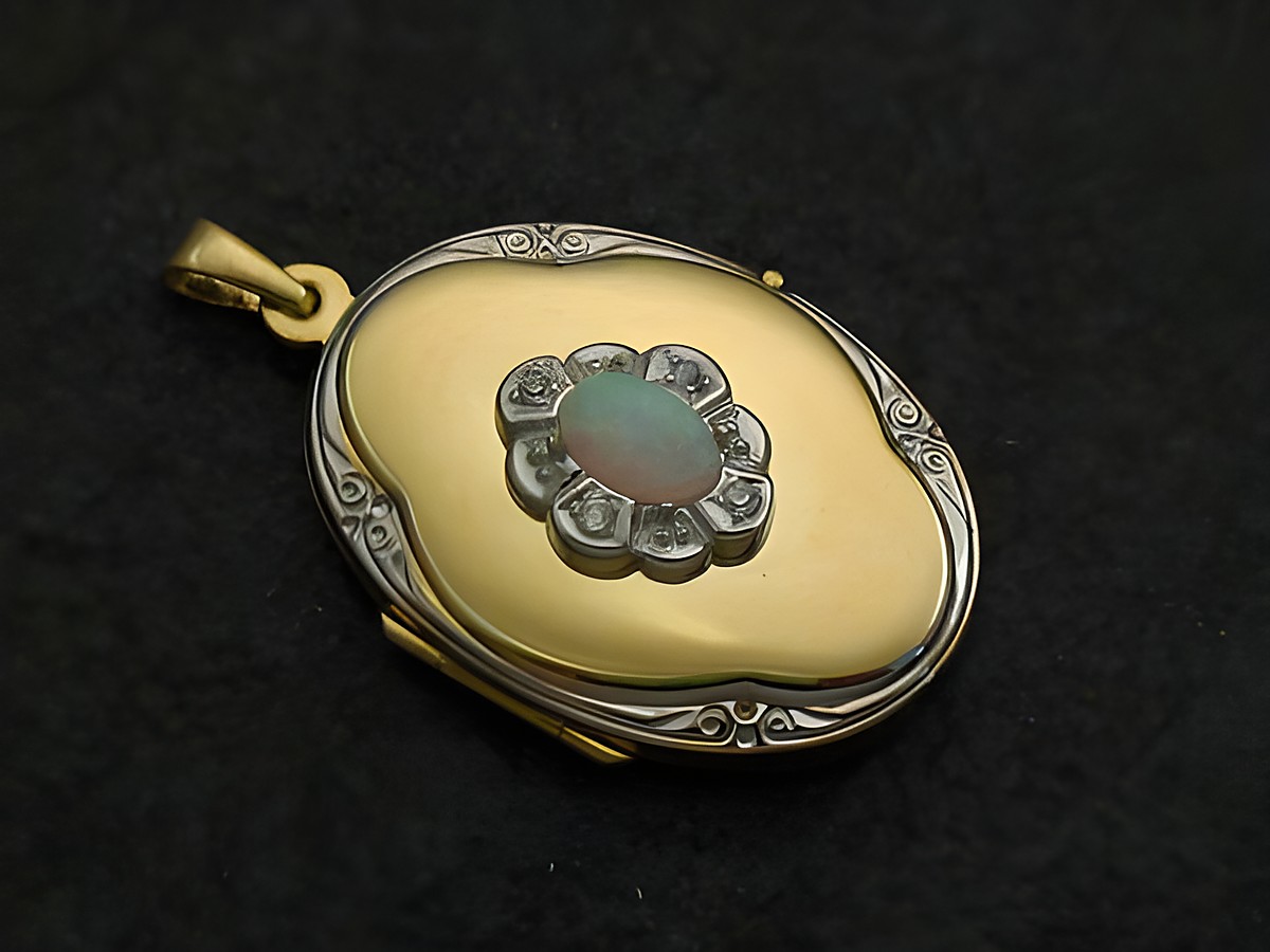 Medaillon aus Gold 333 bicolor mit rundem Opal cabochon in der Mitte, umgeben von funkelnden kleinen Steinen, elegant verziert und perfekt für besondere Anlässe.