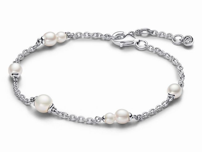 Zuchtperle Kettenarmband von Pandora aus Silber mit einem Steinmix in Weiß, Länge 20 cm, elegant und zeitlos gestaltet mit mehreren Perlen und einem hochwertigen Verschluss.